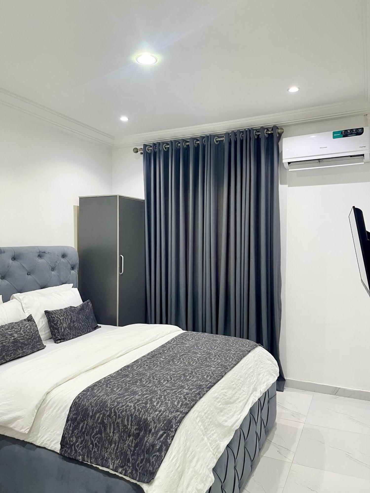 Blueocean-Cog Apartment And Lodging Бенин-Сити Экстерьер фото